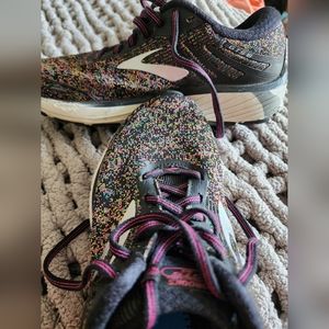 Brooks Sneakers Sz 9